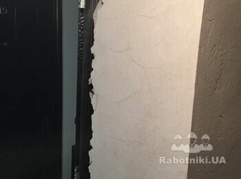 Стіни, підлога в підвальному приміщенні