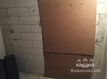 Стіни, підлога в підвальному приміщенні