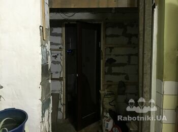 Потолок ПВХ панелей примерно 15 м2