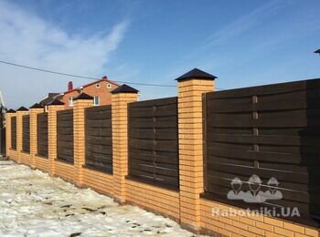 Забор из кирпича