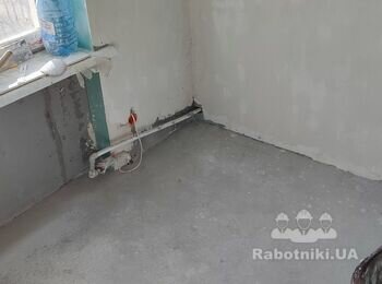Укладка плитки на пол и стены.