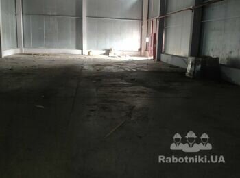 Прибирання підлоги в складському приміщення, площею 280 кв. м.