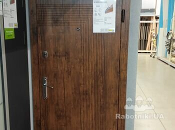 Нужно будет установить входную дверь в квартиру