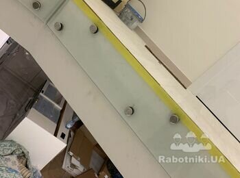 Нужно подшпаклевать где есть царапины и покрасить