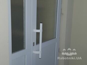 Установка замка в металлопластиковую дверь.