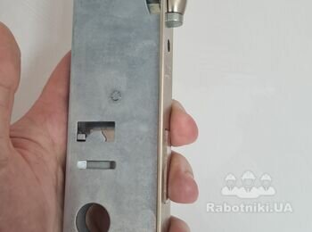 Установка замка в металлопластиковую дверь.