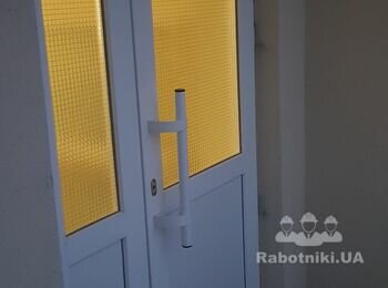 Установка замка в металлопластиковую дверь.