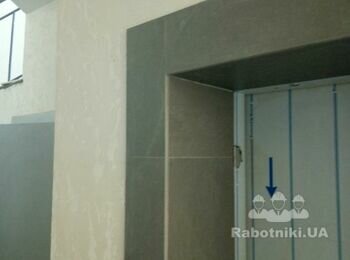 Обрамлення плиткою ліфтових порталів в новобудові