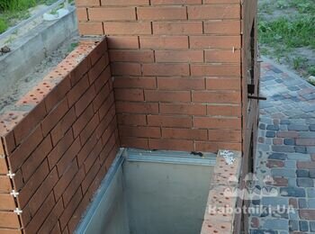 Закончить мангал из кирпича.