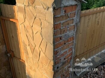 Ремонт вхідної групи ( облицювати 5стовпчиків )