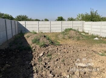 Розкидати землю і вирівняти без грудок