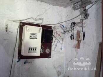В дачном доме ремонт 15 кв.м. комната. 17кв.м. гараж санузел 3 кв.м.