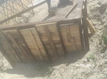 Деревянная заборка шпунтовой ограды