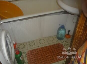 Обшивка труб в туалете и обшивка ванной в ванной комнате