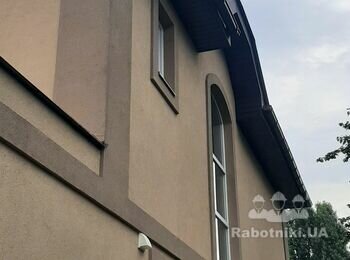 Монтаж труб водостока