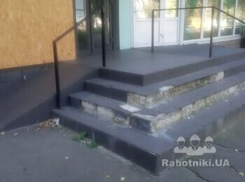 Оновити плитку на сходах перед магазином