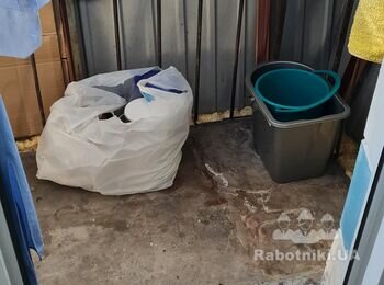 Балкон- підлога, обшити, утеплити.