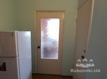 Переклеить обои