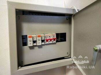 Установка реле напруги в щиток