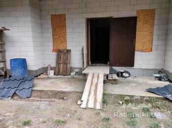 Бетонні сходи будинку