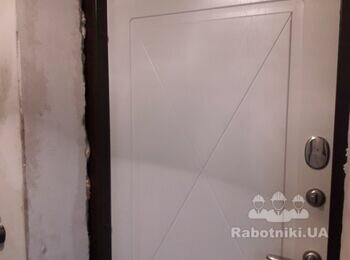 Косметический ремонт коридора, внутренние откосы входной двери