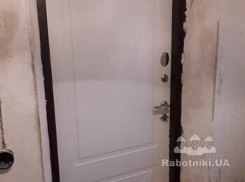 Косметический ремонт коридора, внутренние откосы входной двери