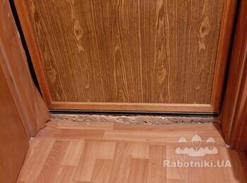 Привести в порядок тамбур между входными дверями в квартиру