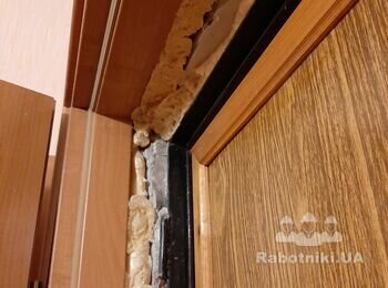 Привести в порядок тамбур между входными дверями в квартиру