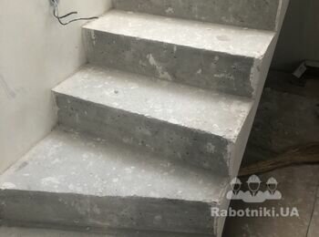 Шліфування бетонних сходів та подальше фарбування полімерною фарбою.
