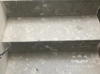 Шліфування бетонних сходів та подальше фарбування полімерною фарбою.