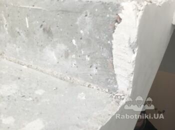 Шліфування бетонних сходів та подальше фарбування полімерною фарбою.