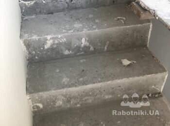 Шліфування бетонних сходів та подальше фарбування полімерною фарбою.
