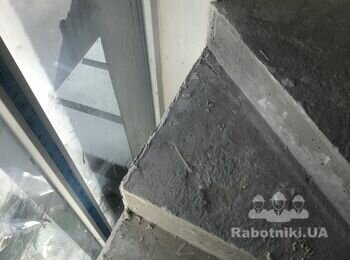 Шліфування бетонних сходів та подальше фарбування полімерною фарбою.
