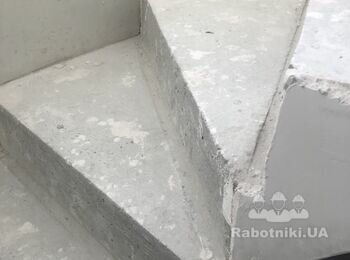 Шліфування бетонних сходів та подальше фарбування полімерною фарбою.