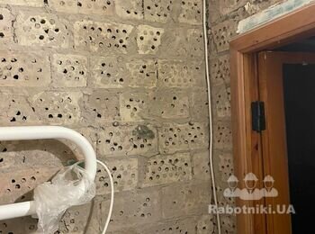 Положить плитку на стены и пол в ванной комнате