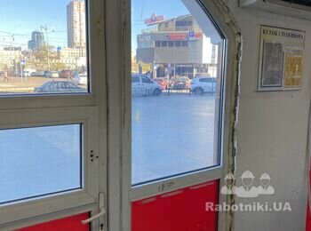 Сделать откосы панорамного окна, и уложить 5-6 шт плитки