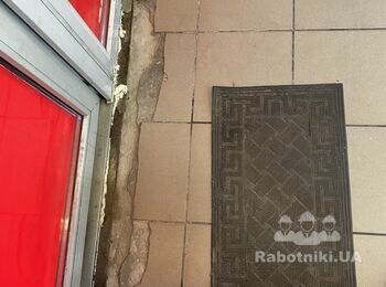 Сделать откосы панорамного окна, и уложить 5-6 шт плитки