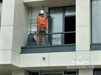 Монтаж корзин под кондиционеры