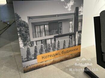 Повісити 3 картири на стіну