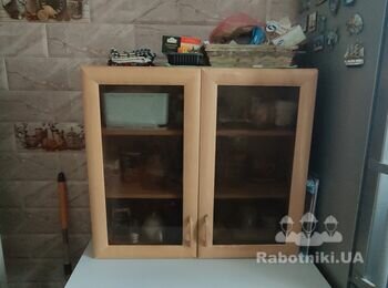 Повесить два шкафчика на кухне