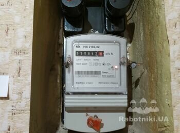 Електрик встановити реле напруги, в квартирі
