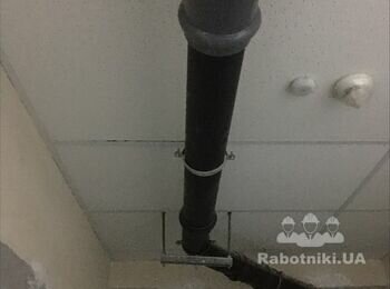 Замотати трубу зливової каналізації в ущільнювач