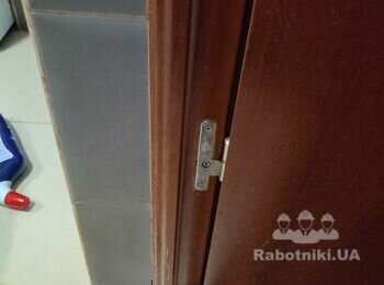 Демонтаж старой, монтаж коробки и наличника