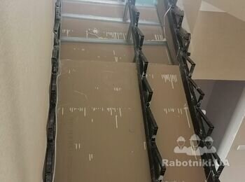 Обшити металевий каркас дерев'яними сходами та підсходинами.