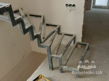Нужно изготовить лестницу в таунхаусе