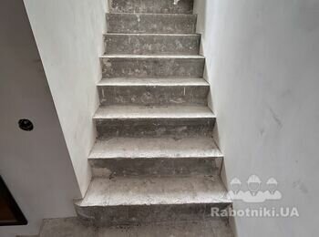 Облицовка лестницы массивом дерева