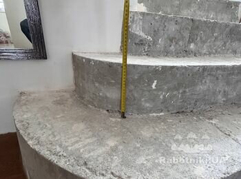 Облицовка лестницы массивом дерева