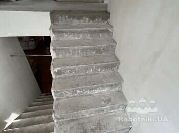 Облицовка лестницы массивом дерева