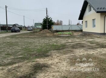 Фасадный забор из бетонных секций + откатные ворота + калитка