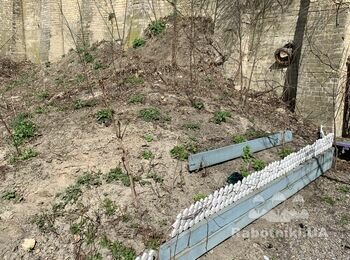 Різноробочі розрівняти площадку